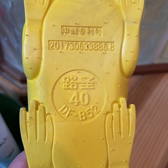 Fun, rubber, frog slip on slides. - Picture 3 of 4